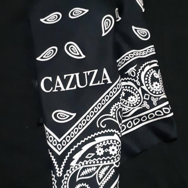 bandana preta e branca quadrada. linha cazuza