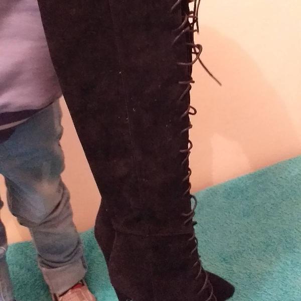 bota over black