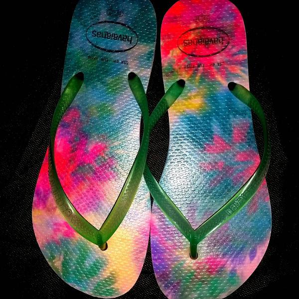 chinelo havaianas tye dye neon