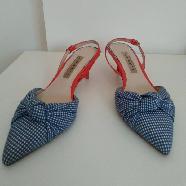 mule zara em vichy azul e branco com detalhes em laranja!