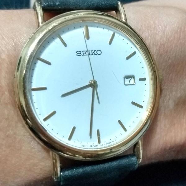 relógio Seiko dourado