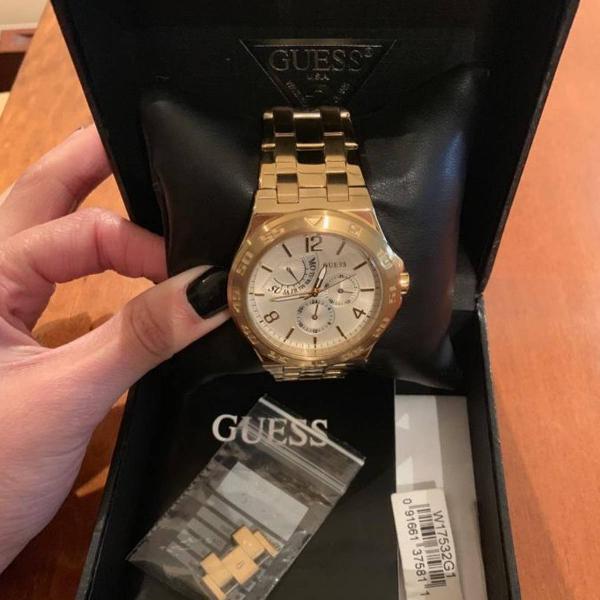 relógio dourado guess