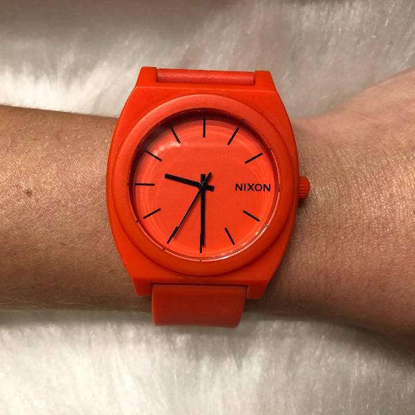 relógio nixon laranja