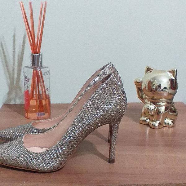 scarpin dourado