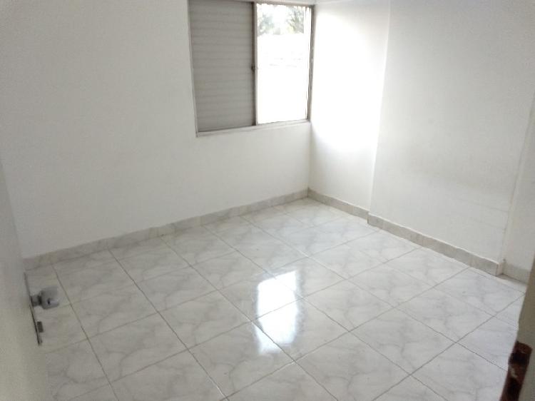 Apartamento com 1 Quarto para Alugar, 50 m² por R$ 980/Mês
