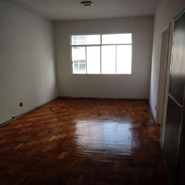 Apartamento com 1 Quarto para Alugar, 55 m² por R$ 700/Mês