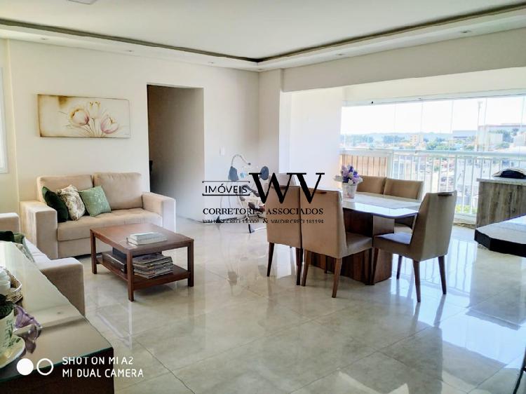 Apartamento com 3 Quartos à Venda, 101 m² por R$ 690.000