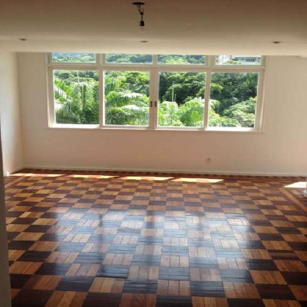 Apartamento com 3 Quartos à Venda, 130 m² por R$ 1.500.000