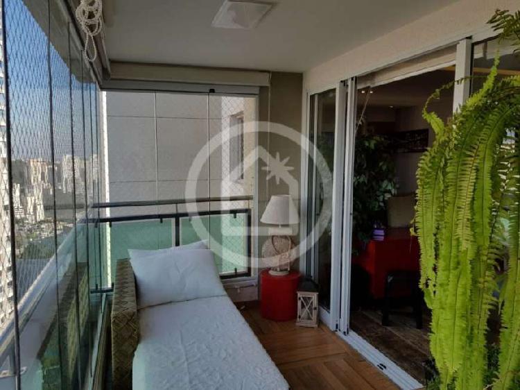 Apartamento com 3 Quartos à Venda, 138 m² por R$ 950.000