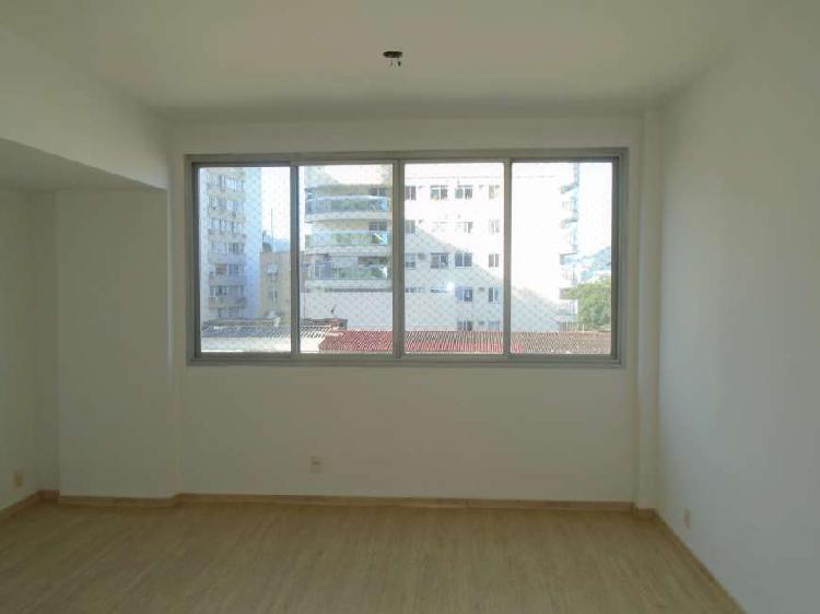 Apartamento com 3 Quartos para Alugar, 101 m² por R$