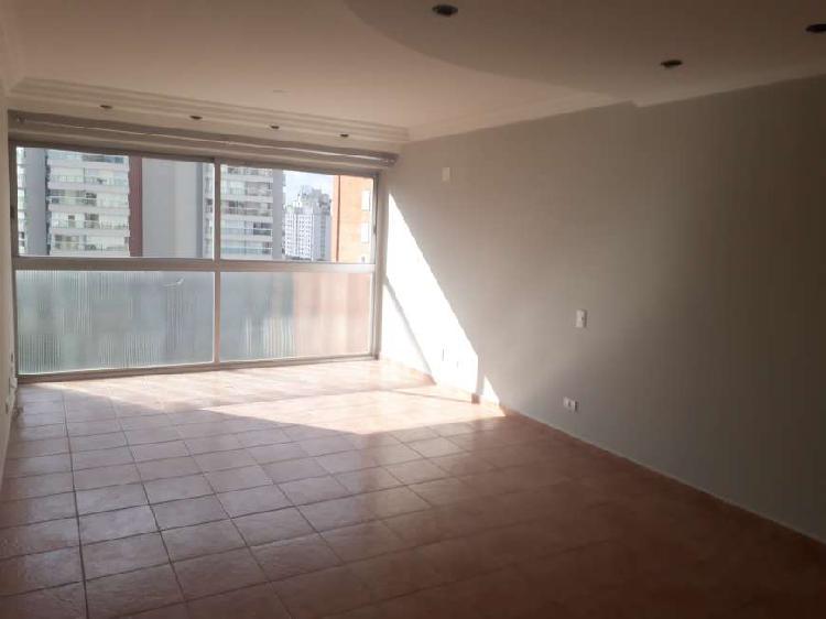 Apartamento com 3 Quartos para Alugar, 108 m² por R$