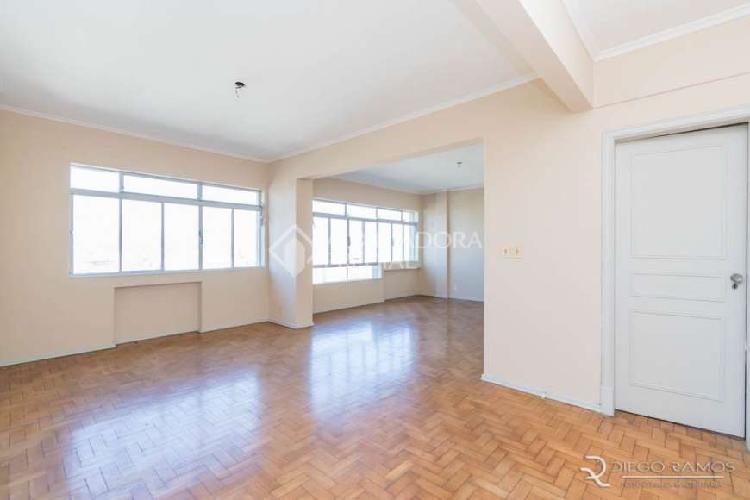 Apartamento com 3 Quartos para Alugar, 120 m² por R$