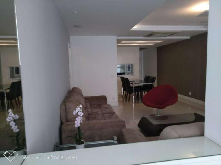 Apartamento com 3 Quartos para Alugar, 150 m² por R$
