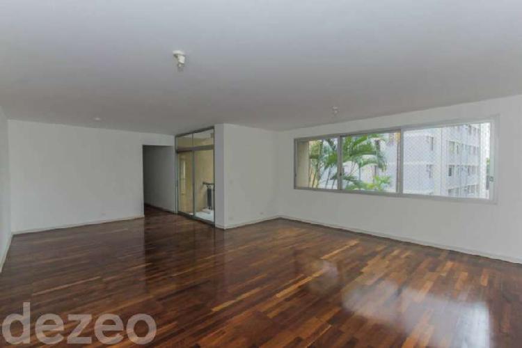 Apartamento com 3 Quartos para Alugar, 168 m² por R$