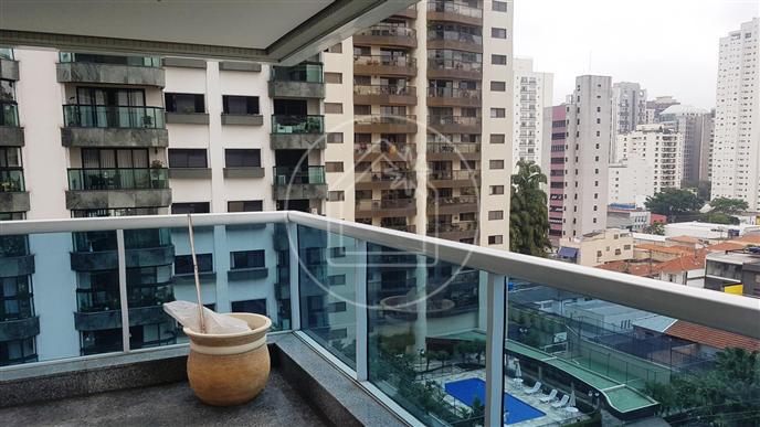 Apartamento com 3 Quartos para Alugar, 182 m² por R$