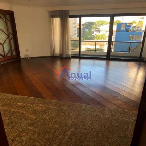 Apartamento com 3 Quartos para Alugar, 190 m² por R$