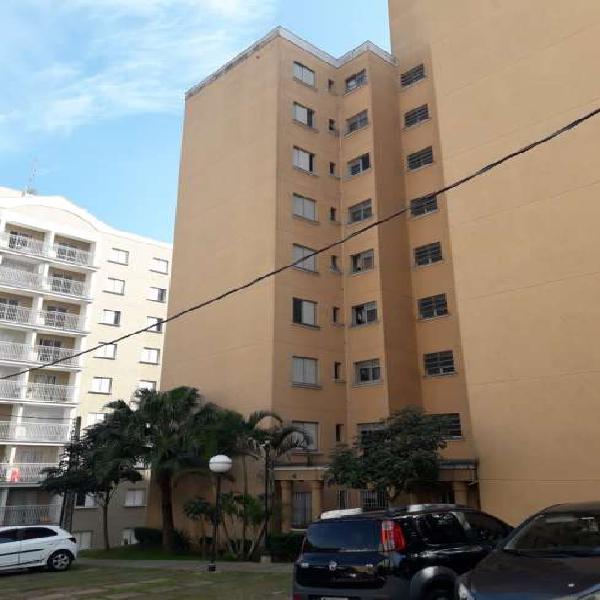 Apartamento com 3 Quartos para Alugar, 65 m² por R$