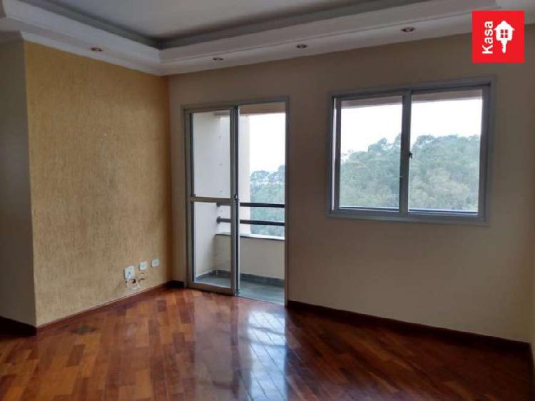 Apartamento com 3 Quartos para Alugar, 74 m² por R$