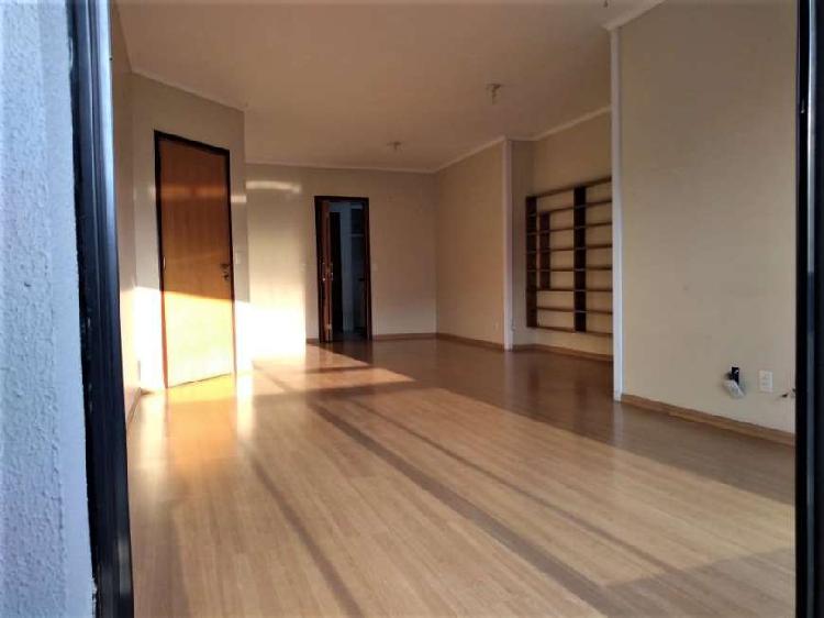 Apartamento com 4 Quartos para Alugar, 134 m² por R$