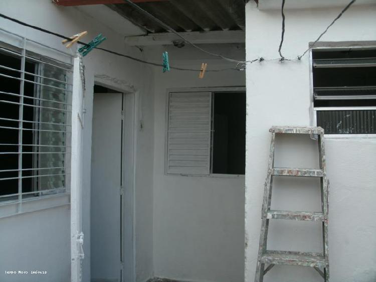 Casa com 2 Quartos para Alugar, 40 m² por R$ 800/Mês COD.