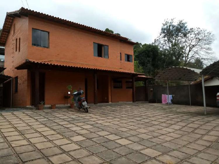 Casa com 2 Quartos para Alugar, 72 m² por R$ 1.200/Mês