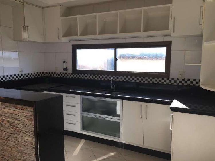 Casa com 3 Quartos para Alugar, 120 m² por R$ 1.250/Mês