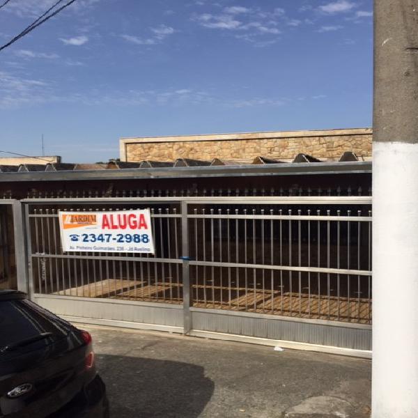 Casa com 3 Quartos para Alugar, 90 m² por R$ 2.300/Mês
