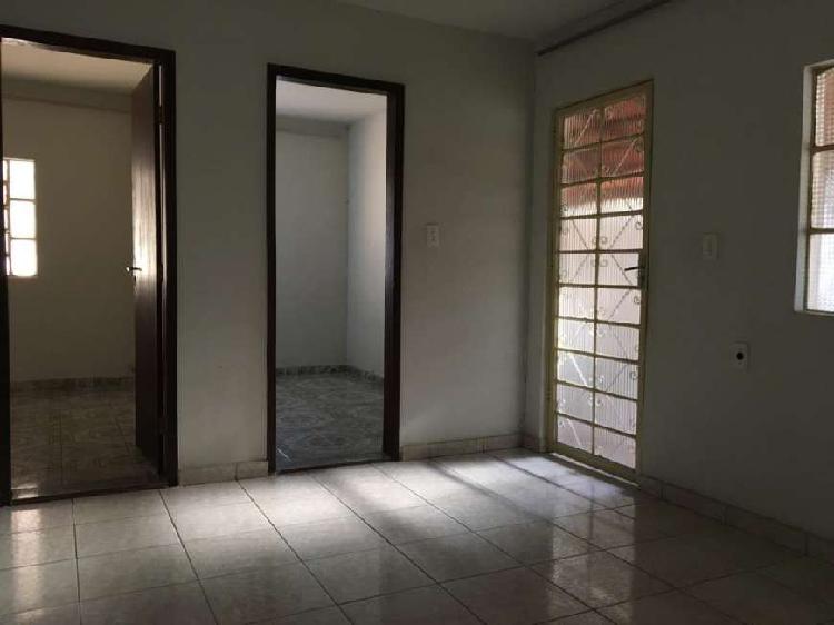 Casa com 3 Quartos para Alugar, 90 m² por R$ 800/Mês COD.