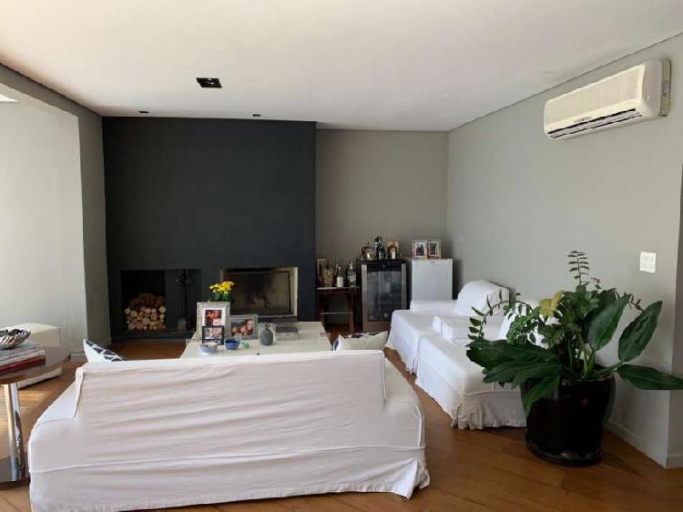 Casa com 4 Quartos para Alugar, 317 m² por R$ 7.500/Mês