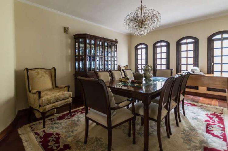 Casa com 5 Quartos à Venda, 554 m² por R$ 1.720.000 COD.