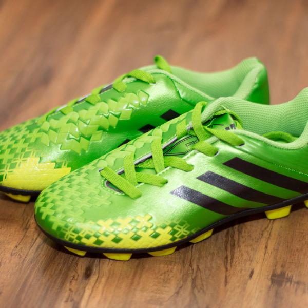 Chuteira Adidas Verde