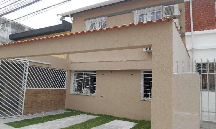 Imóvel Comercial com 11 Quartos para Alugar, 240 m² por R$