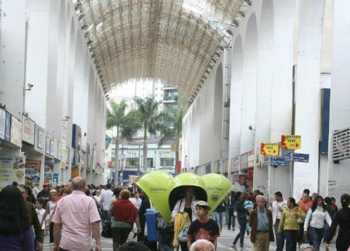 Loja de Variedades na Rua Cel. Oliveira Lima, Centro de