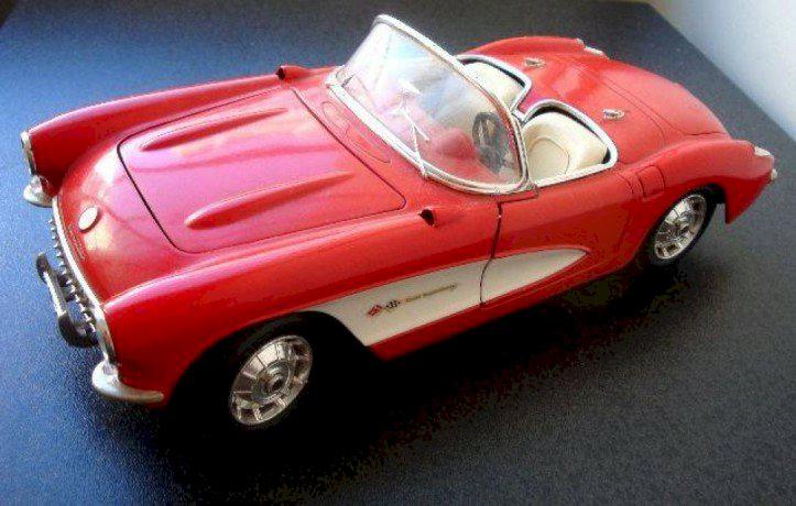 Miniatura Corvette Chevrolet 1957 vermelho e branco