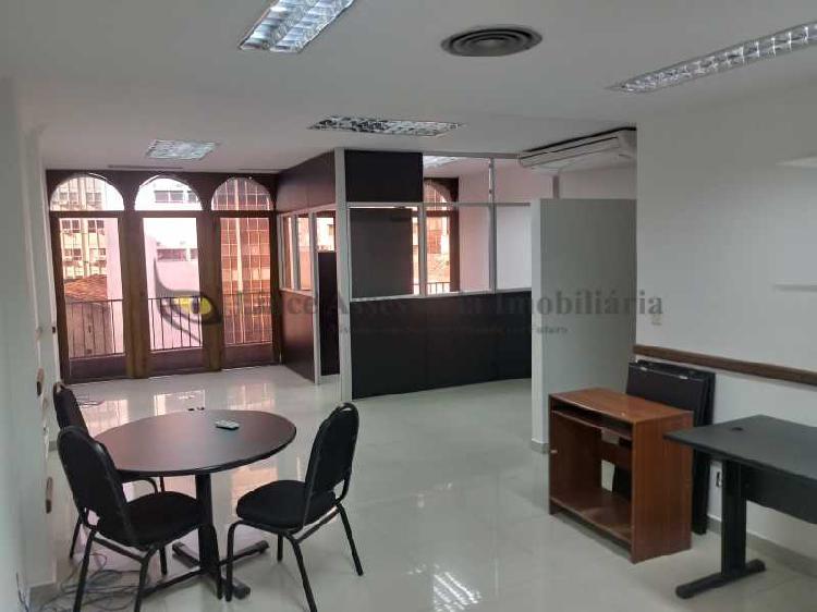 Sala Comercial com 3 Quartos para Alugar, 90 m² por R$