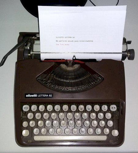 Vendo Máquina de Escrever Portátil Olivetti
