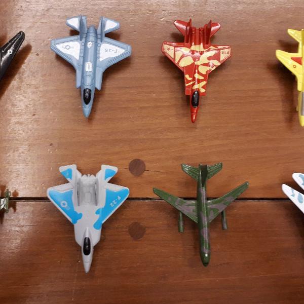 aviões em miniatura