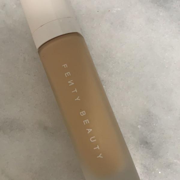 base fenty beauty cor 235