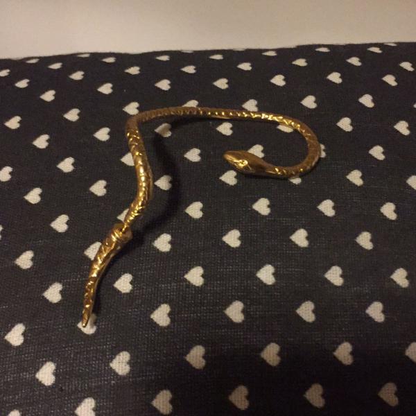 brinco earcuff cobra