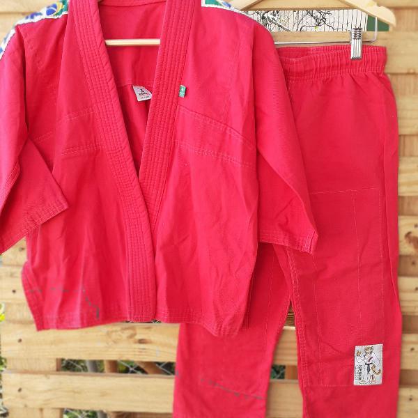 kimono de judô rosa