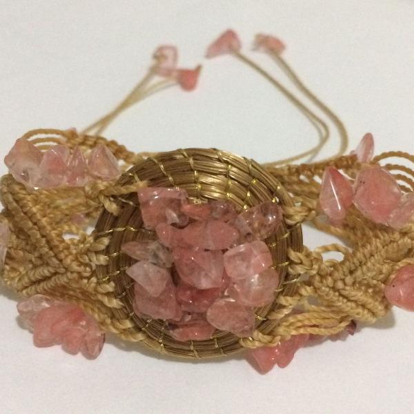 pulseira de capim dourado com quartzo rosa