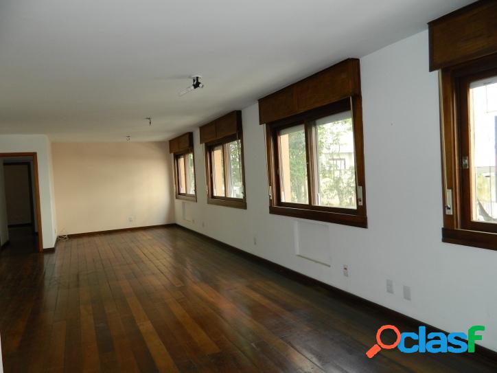 Apartamento 3 dormitórios, 1 suíte, 2 vagas. Petrópolis