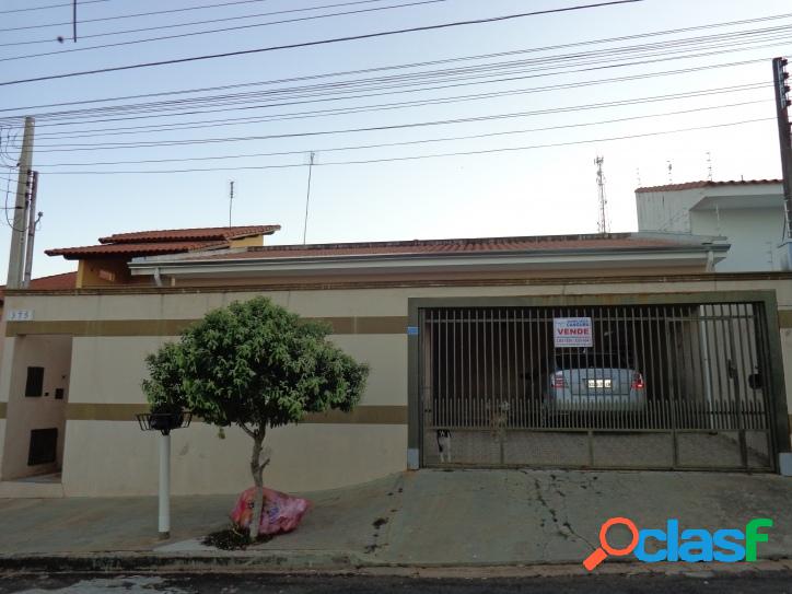 Casa, 5 dormitórios, 190 m², bairro Jdim Europa,