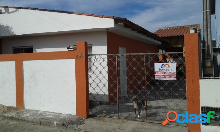 Casa em ótima localização, rua calçada Florianópolis