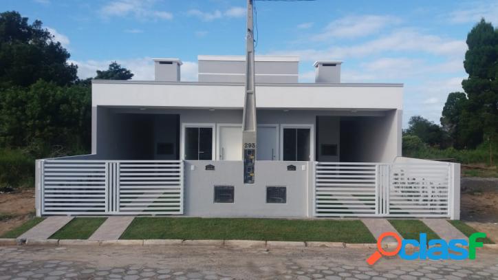 Casa nova em rua calçada Florianópolis Rio Vermelho Norte