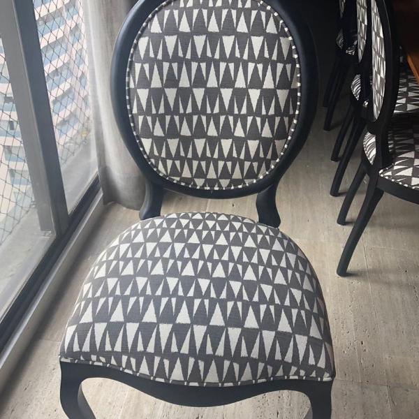8 cadeiras clássicas em laca preta e tecido beraldin