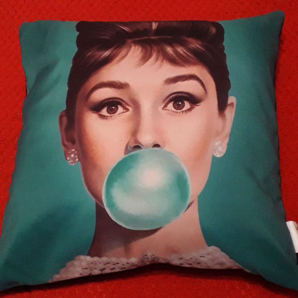 Almofada vintage Audrey Hepburn