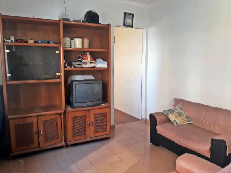 Apartamento com 2 Quartos à Venda, 40 m² por R$ 141.000