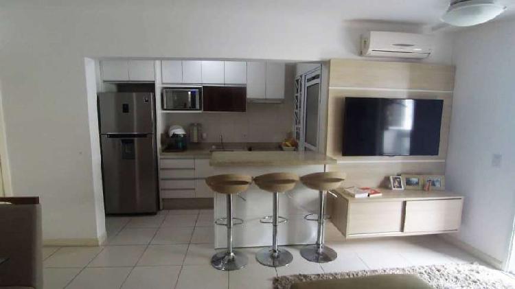 Apartamento com 2 Quartos à Venda, 64 m² por R$ 269.000