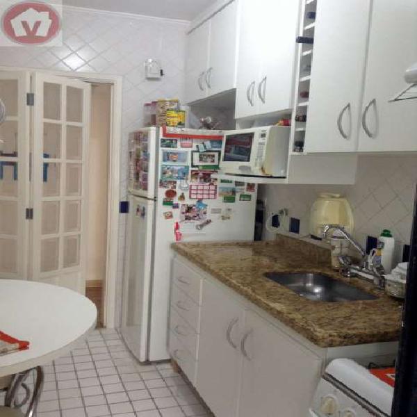 Apartamento com 2 Quartos à Venda, 65 m² por R$ 650.000